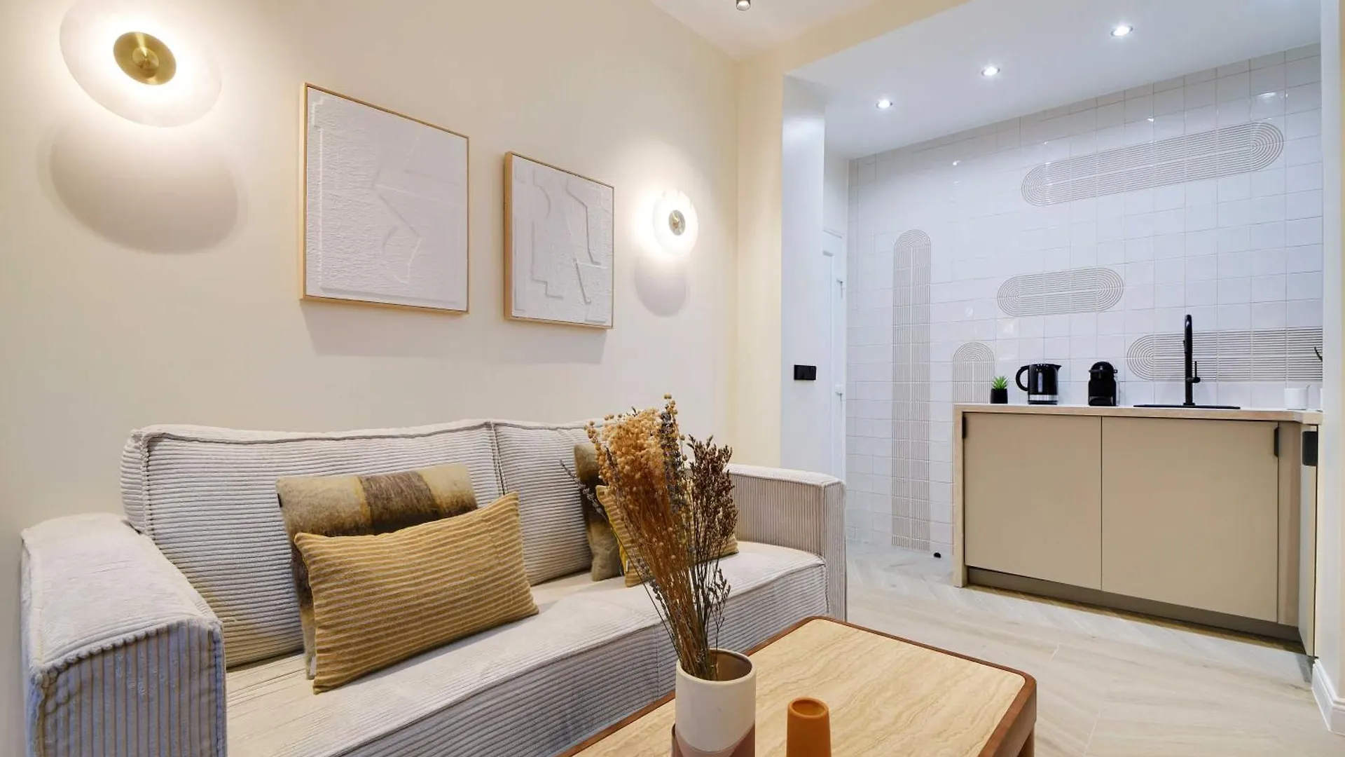 Superb Apartment -1Br-4P- Montmartre contacts